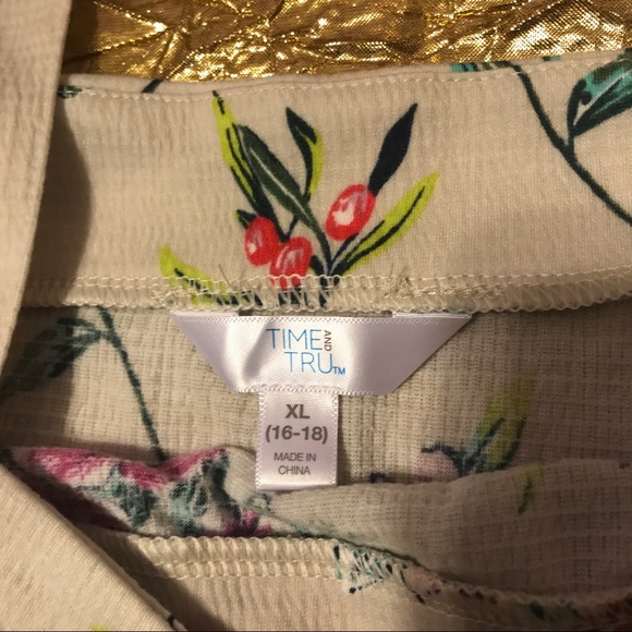 5/$25 Time and Tru Floral Top - Picture 4 of 4